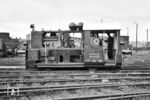 Köf 6327 wurde im August 1958 beim Bw Kempten (Allg) in Dienst gestellt und als Bahnhofslok in Kellmünz eingesetzt. Zu den Revisionen kehrte sie immer in ihr Heimat-Bw zurück. Nach ihrer Ausmusterung als 323 639-5 wurde sie 1988 an die Fa. H.F. Wiebe in Nienburg (Weser) verkauft. (07.09.1960) <i>Foto: Basil Roberts</i>