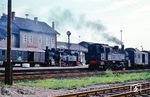 Im Bahnhof Schleusingen warten 94 1292 mit einem Personenzug nach Themar und 94 1810 zur Fahrt nach Suhl. (05.1971) <i>Foto: Rolf Hahmann</i>