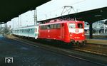 110 208 (Bw Dortmund-1) fährt mit E 3422 in Wanne-Eickel Hbf ein. (14.03.1991) <i>Foto: Rolf Hahmann</i>