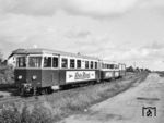 Der T 24 fährt auf der Fahrt nach Westerland Nordbahnhof in den Kreuzungsbahnhof Wenningstedt ein.  (19.09.1968) <i>Foto: Reinhard Todt</i>