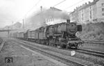 Von Wuppertal-Oberbarmen ging es zum Bahnhof Wuppertal-Barmen, wo 052 625 mit dem Ng 17602 nach Wuppertal-Vohwinkel erwartet wurde. (27.07.1972) <i>Foto: Joachim Bügel</i>
