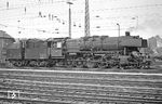 050 439 setzt im Bahnhof Wuppertal-Langerfeld für die Lz-Fahrt nach Wuppertal-Wichlinghausen um. Links ist das Wärterstellwerk "Ln" zu sehen. (28.07.1972) <i>Foto: Joachim Bügel</i>