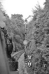 Blick aus dem Führerstand der 050 439, die mit Ng 17602 das Einfahrsignal von Wuppertal-Langerfeld passiert, das unmittelbar vor dem Wichlinghauser Tunnel stand. Heute kann man hier Rad fahren. (28.07.1972) <i>Foto: Joachim Bügel</i>