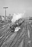 050 439 startet im Bahnhof Wuppertal-Oberbarmen vor dem Ng 17602 nach Wuppertal-Vohwinkel. (28.07.1972) <i>Foto: Joachim Bügel</i>