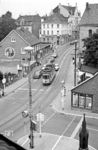 Blick aus der elterlichen Wohnung auf den Tw 250 der WSW der Linie 8 an der Haltestelle Langerfeld Markt. (03.08.1972) <i>Foto: Joachim Bügel</i>