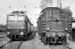 Im Bahnhof Wuppertal-Langerfeld trifft 052 389 (Bw Wuppertal-Vohwinkel) auf 141 158 vom Bw Hagen-Eckesey, die die 140 190 vom Bw Koblenz-Mosel im Schlepp hat. (03.08.1972) <i>Foto: Joachim Bügel</i>