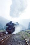 Der frühe Vogel fängt die Dampflok: Um 5.56 Uhr morgens startet 01 081 vom Bw Trier mit dem P 1552 (Gerolstein ab 5.08 Uhr - Trier Hbf an 6.26 Uhr) im Bahnhof Auw (Kr Bitburg). (07.1968) <i>Foto: Harald Vogelsang</i>