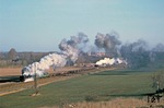 Ein Fotogüterzug mit 44 1486 und Schublok 50 3708 bei Güsten.  (30.10.1993) <i>Foto: Joachim Schmidt</i>