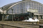 03 0046 (Bw Stralsund) verlässt mit dem aus ungarischen Wagen gebildeten D 270 "Meridian" den Berliner Ostbahnhof in Richtung Sassnitz/Rügen. (04.1979) <i>Foto: K.D. Hensel</i>