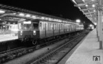 S-Bahnzug im nächtlichen Berlin-Wannsee. (02.08.1974) <i>Foto: Burkhard Wollny</i>