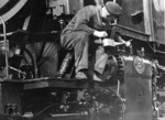 Abölen einer bei Orenstein & Koppel 1935 in Berlin gebauten Dampflok. Möglicherweise handelt es sich um 84 003 mit der Fabriknummer 12660. (1935) <i>Foto: RVM</i>