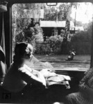 Unterwegs im Zug. Nähere Angaben zu dem Bild sind nicht überliefert. (1934) <i>Foto: RVM</i>