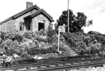 Der Wärter der Blockstelle 157 zeigt sich mit seinem blühenden Vorgarten dem Fotografen. Der Aufnahmeort ist leider nicht überliefert. (1935) <i>Foto: RVM</i>