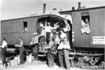 Essen fassen an einem Bauzug der Rbd Stuttgart. (1930) <i>Foto: RVM</i>