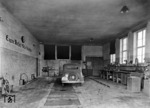 Der Dienstwagen DR-95 935 im Kbw Markrafendamm. Das Kraftwagenbetriebswerk wurde am 1. November 1933 in den Räumen der ehemaligen Güterwagenbetriebsabteilung Markrafendamm des RAW Berlin eingerichtet. Es unterstand dem RMA Berlin 5 und war Heimatdienststelle für Reichsbahn-Straßenfahrzeuge aller Art.  (1942) <i>Foto: RVM</i>