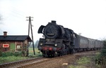 41 1025 mit einem Leerreisezug von Hermsdorf-Klosterlausnitz nach Göschwitz am Schrankenposten 33 bei Stadtroda. (14.10.1977) <i>Foto: Peter Schiffer</i>
