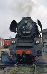 Eigentlich wurden 1962 im Bw Lübeck die Gleisanbindungen des Ringlokschuppens an die Drehscheibe zurückgebaut. Die Drehscheibe wurde nur noch von den hier wendenden DR-Dampfloks genutzt. (29.08.1967) <i>Foto: Wolfgang Bügel</i>