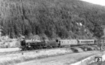 39 260 vom Bw Kassel vor E 71 (Kassel – Eichenberg – Hannover) bei Hann Münden.  (1937) <i>Foto: RVM-Filmstelle Berlin (Bellingrodt)</i>