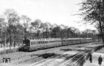Ein Wechselstrom-Triebzug der Hamburger S-Bahn nach Blankenese bei Hamburg Dammtor. An der Spitze der dreiteiligen Zugeinheit läuft elT 1612 a/b, ab 1952 als ET 99 022 bezeichnet.  (04.1932) <i>Foto: DLA Darmstadt (Bellingrodt)</i>