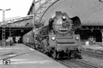 35 1024 (ex 23 1024 vom Bw Elsterwerda) mit einem Eilzug im Bahnhof Dresden-Neustadt. (09.1972) <i>Foto: Ludwig</i>