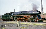 01 518 wurde im Jahre 1963 aus der Erfurter 01 185 (Henschel, Baujahr 1936) rekonstruiert. Hier weilt die Ostbahnhofer Maschine - mittlerweile mit EDV-Nummer 01 1518-8 versehen - als FDJ-Jugendbrigadelok im Bw Dresden-Altstadt. (30.04.1973) <i>Foto: Slg. Wolfgang Bügel</i>