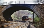 58 1800 mit einem Güterzug von Aue nach Zwickau bei Hartenstein. Die Lok beendete Ende 1976 den Planeinsatz der pr. G 12 beim Bw Aue. (11.04.1974) <i>Foto: Wolfgang Bügel</i>