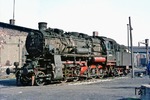 58 2095 (Bw Aue) am "Internationalen Kampf- und Feiertag der Werktätigen für Frieden und Sozialismus" im Bw Werdau. (01.05.1974) <i>Foto: Wolfgang Bügel</i>