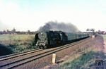 01 2165 vom Bw Berlin-Ostbahnhof hat den D 925 nach Dresden bei Berlin-Altglienicke am Haken. (21.03.1975) <i>Foto: Wolfgang Bügel</i>