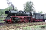 Die Baureihe 23.10 sollte die überalterte preußische P 8 bei der Reichsbahn der DDR ersetzen. Die 1955 in Babelsberg gebaute Maschine war eine Weiterentwicklung der 1941 in nur zwei Exemplaren gebauten Baureihe 23. 23 1001 (ab 1970: 35 1001-3) überlebte die letzte Reichsbahn P 8 allerdings auch nur um 3 Jahre, hier aufgenommen während einer DMV-Sonderfahrt im Haltepunkt Cölln (sorbisch: Chelno) nördlich von Bautzen.  (12.06.1976) <i>Foto: Wolfgang Bügel</i>