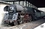 01 0532 vom Bw Wittenberge vor D 1332, der freitags (und samstags) den Bahnhof Berlin-Zoologischer Garten bereits um 10.11 Uhr (sonst 10.36 Uhr) in Richtung Hamburg verließ. (13.06.1975) <i>Foto: Gerd Bembnista</i>