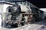 Wiederum der in Westberlin fotogene D 1332, diesmal mit der Wittenberger 01 0517-1, im Bahnhof Berlin Zoologischer Garten. (02.08.1975) <i>Foto: Gerd Bembnista</i>