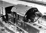 94 521 vom Bw Wustermark Vbf mit einer neuen Kurzwellen-Rangierfunkeinrichtung im Verschiebebahnhof von Wustermark. Man versprach sich von der neuen Einrichtung einen erheblichen Sicherheitsgewinn für das Rangierpersonal vor allem bei Dunkelheit und unsichtigem Wetter. (1936) <i>Foto: RVM</i>