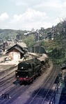 95 0044 (Bw Probstzella) mit einem Schotterzug im Bahnhof Lauscha. (21.05.1976) <i>Foto: Wolfgang Bügel</i>