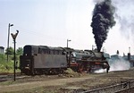 Eine kleine Schaueinlage für den Fotografen, der freundlicherweise (und sowieso nur ausnahmsweise) das Bw Berlin-Lichtenberg betreten durfte. (26.06.1976) <i>Foto: Robin Fell</i>