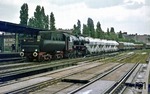 52 7178 (WLF, Baujahr 1943) mit einem Güterzug nach Schöneweide in Berlin-Ostkreuz. (14.08.1976) <i>Foto: Joachim Bügel</i>