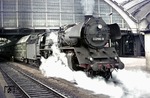 03 2186 vor dem aus Doppelstockwagen gebildeten D 565 nach Leipzig in Berlin Ostbahnhof. (14.08.1976) <i>Foto: Gerd Bembnista</i>