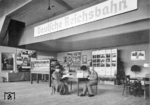Präsentation der Deutschen Reichsbahn im Mainzer Hauptbahnhof. (1935) <i>Foto: Adam Raisch</i>