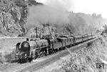 19 007 vom Bw Reichenbach (Vogtl) mit D 222 (Breslau – Dresden – München) im Plauenschen Grund kurz vor Freital Ost. Auf dem Felsen im Hintergrund trohnt die Villa "Begerburg". (31.05.1936) <i>Foto: DLA Darmstadt (Hubert)</i>