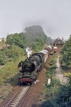 41 1074 passiert das ehemalige Stellwerk "Sw" bei Stendal. (30.08.1976) <i>Foto: Wolfgang Bügel</i>