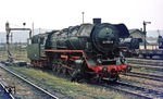 44 0104-8, im Jahre 1938 als 44 104 von Krupp in Essen erbaut, ergänzt ihre Wasservorräte im Bahnhof Saalfeld. (30.08.1976) <i>Foto: Wolfgang Bügel</i>