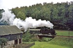 Kurz vor Markersbach dampft 86 1775 mit P 16649 nach Annaberg-Buchholz vorbei. (03.09.1976) <i>Foto: Wolfgang Bügel</i>