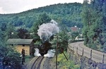Am Posten 55 kurz hinter Aue konnte 86 1001 mit P 17622 ein weiteres Mal abgepasst werden. (03.09.1976) <i>Foto: Wolfgang Bügel</i>