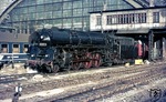 01 0517 (Bw Wittenberge) ist vor dem Leerpark Lrz 1332 nach Berlin Friedrichstraße in Berlin Ostbahnhof eingetroffen. Von dort ging die Fahrt weiter als D 1332 nach Hamburg-Altona.  (06.09.1976) <i>Foto: Gerd Bembnista</i>