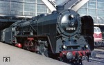 01 2118 mit D 624 nach Dresden in Berlin-Ostbahnhof. Wer hätte damals gedacht, dass die Lok 40 Jahre später immer noch fährt. (23.09.1976) <i>Foto: Gerd Bembnista</i>