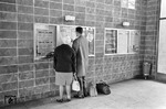Blick in die Schalterhalle von Passau. (04.05.1962) <i>Foto: Walter Hollnagel</i>
