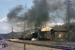 Die Nordhausener 44 0305 leistet (der im Bild nicht mehr sichtbaren Zuglok) 44 0378 Schubhilfe über die Rampe nach Blankenheim in Riestedt. (04.04.1977) <i>Foto: Joachim Bügel</i>