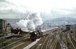 Regelmäßige Gäste in Saalfeld waren neben den Arnstädter 65.10 auch die Maschinen aus Gera. Hier verlässt 65 1058 mit P 3024 Saalfeld in Richtung Heimat. (13.04.1977) <i>Foto: Joachim Bügel</i>