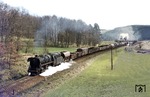 44 0221 mit Schublok 44 0601 bei Gösselborn. (15.04.1977) <i>Foto: Joachim Bügel</i>