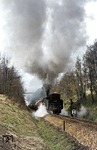 Ein letzter Blick auf die Schublok 44 0601 im Gösselborner Einschnitt. Das Vorsignal gehört zum Einfahrsignal des Bahnhofs Singen (Thür). (15.04.1977) <i>Foto: Joachim Bügel</i>