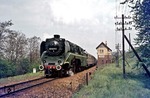 02 0201 (18 201) passiert mit einem Sonderzug die Blockstelle Thondorf nahe Klostermansfeld. (14.05.1977) <i>Foto: Wolfgang Bügel</i>